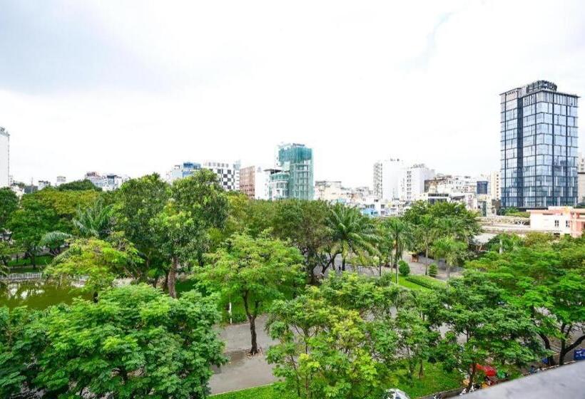 هتل The Noble Swan Woodpark