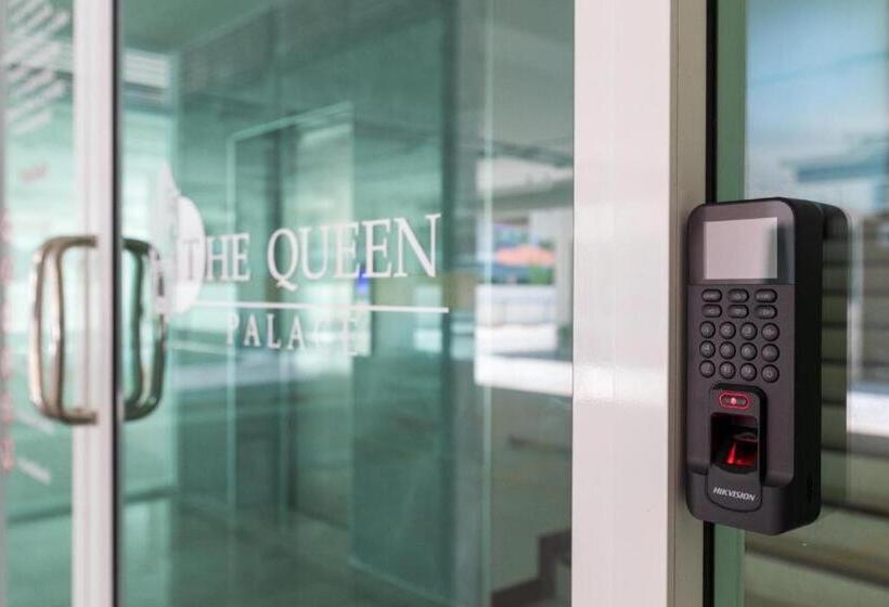 호텔 The Queen Palace