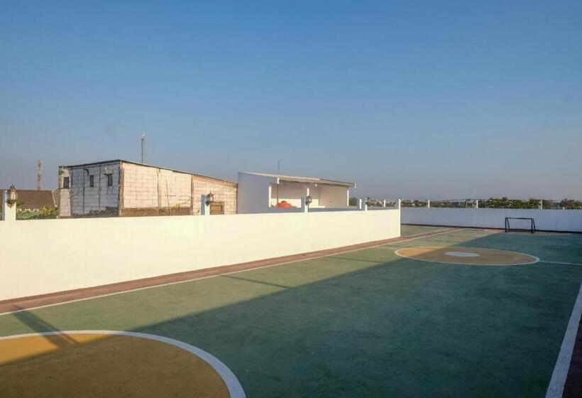 Отель Urbanview Syariah Wisma Nabil Solo