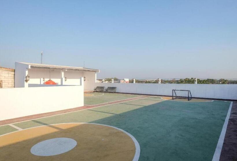 Отель Urbanview Syariah Wisma Nabil Solo