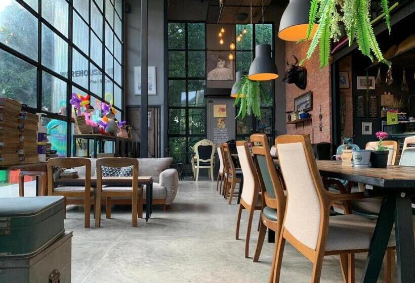 호텔 Warehouse18 Pool Cafe Resort