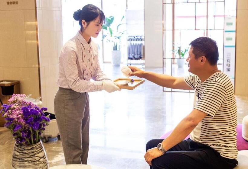 Lavande Hotel Chenzhou Xinglong Walking Street