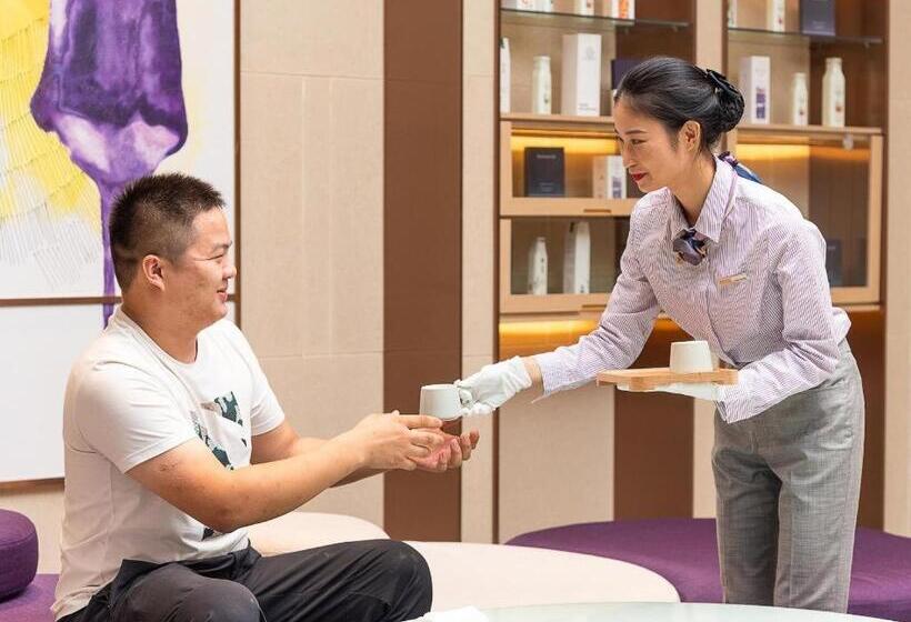 Lavande Hotel Dongguan Shijie Jiarong Shopping Plaza Liuhua Metro Station