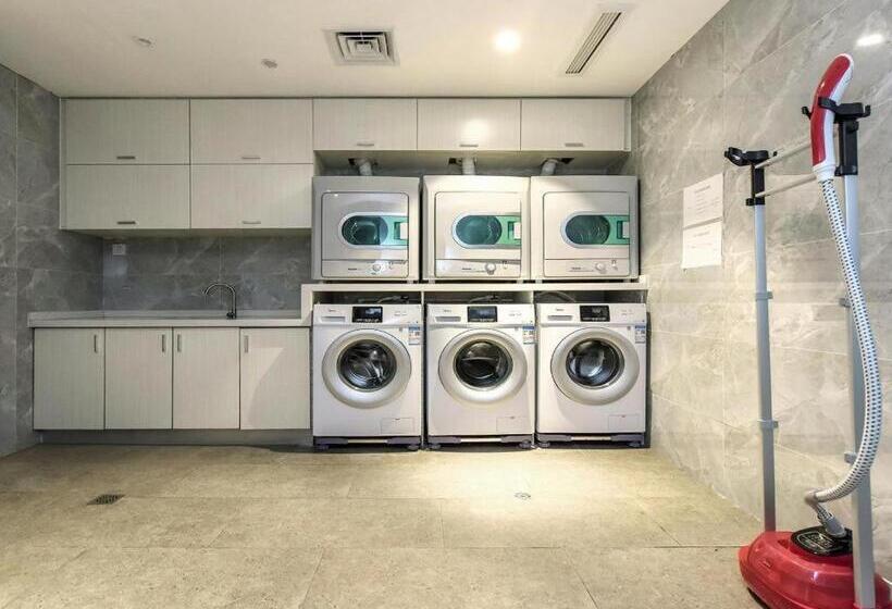 Lavande Hotel Nanchong Xihua Shida