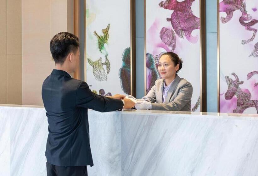 Lavande Hotel Shaoguan Bainian East Street Fengcai Building