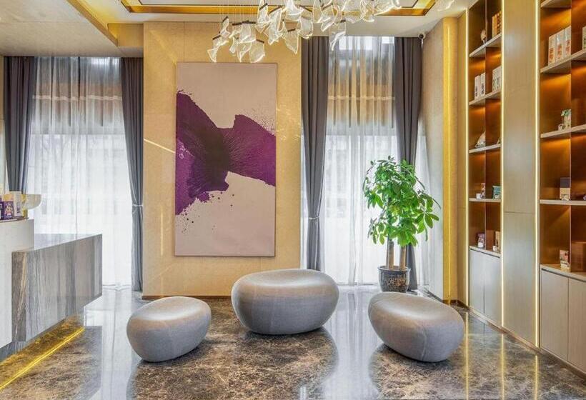 Lavande Hotel Zhengzhou Hanghai East Road Jingkai Center Square Metro Station