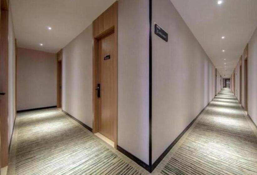 Shell Hotel Shnaghai Beiqiao Metro Station