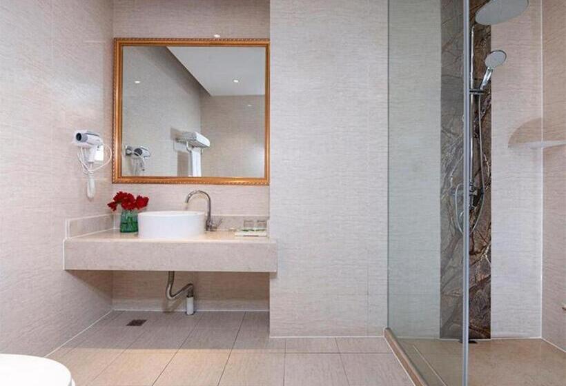 Vienna Hotel Anhui Taihe Baitai Xingma International