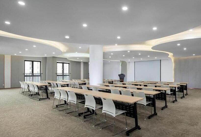 Vienna Hotel Fuzhou Changle Shouzhan Hangcheng Metro Station