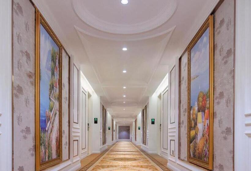 Vienna Hotel Guangdong Shantou South Bus Station