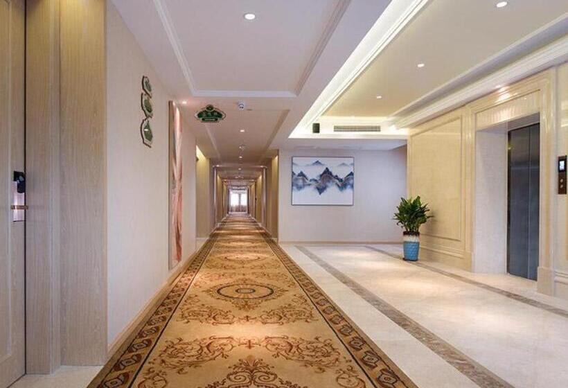 Vienna Hotel Guangdong Zhongshan Xiaolan High Speed Railway Station