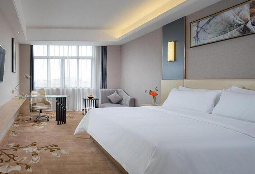Vienna Hotel Guangdong Zhongshan Xiaolan High Speed Railway Station