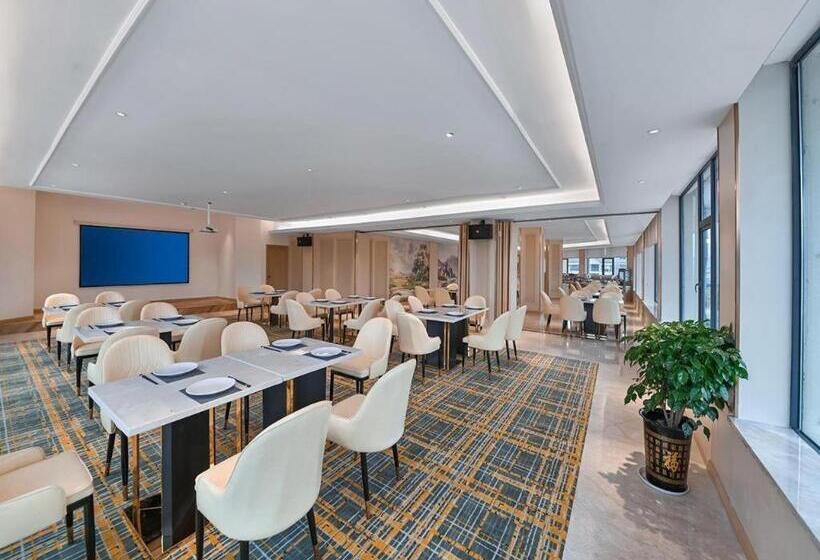 Vienna Hotel Jiangxi Ganzhou Ningdu Bus Station