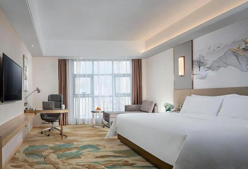 Vienna Hotel Shaanxi Hanzhong Central Square High Speed Railway Station