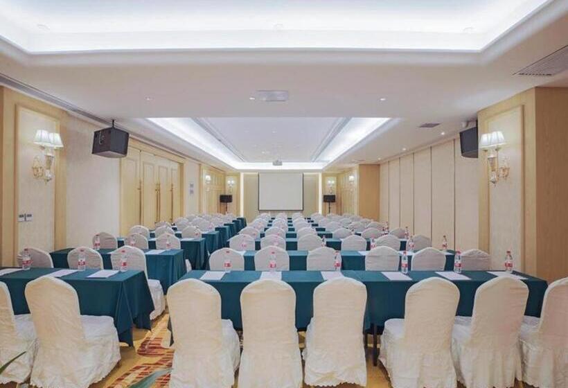 Vienna Hotel Zhengzhou 8th Street Economic Center Plaza Metro Station