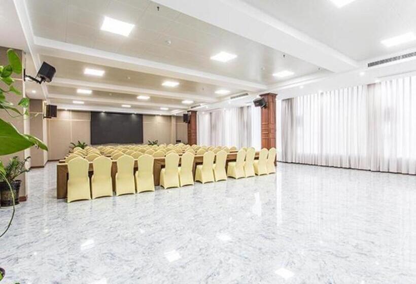 Borrman Hotel Beihai Avenue High Speed Railway Station