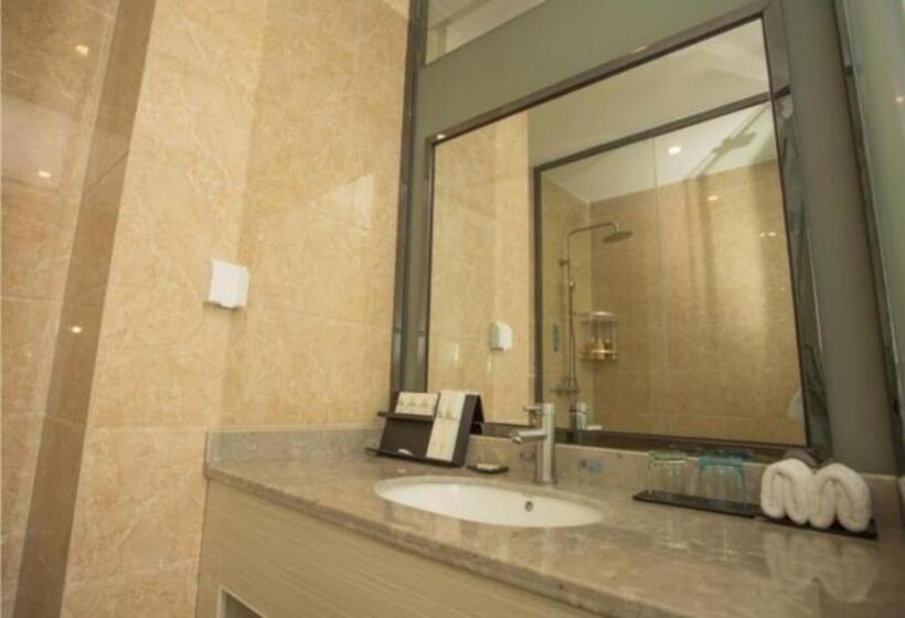 Borrman Hotel Fangchenggang High Speed Railway North Station Crystal International