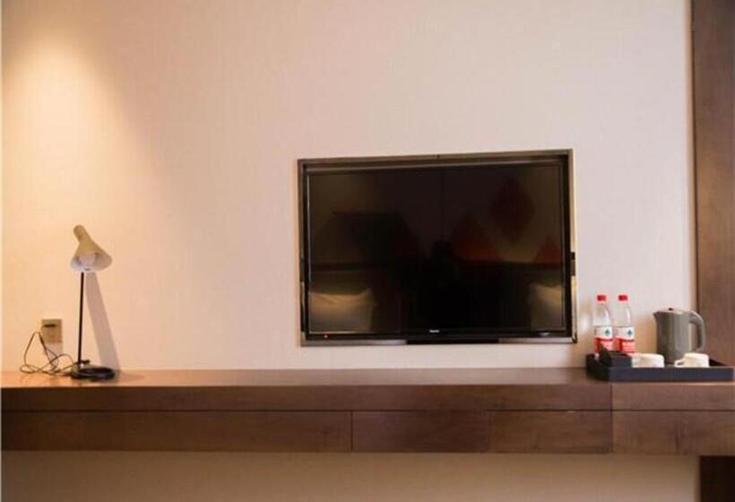 Borrman Hotel Huanggang Wuxue Yuhu Road