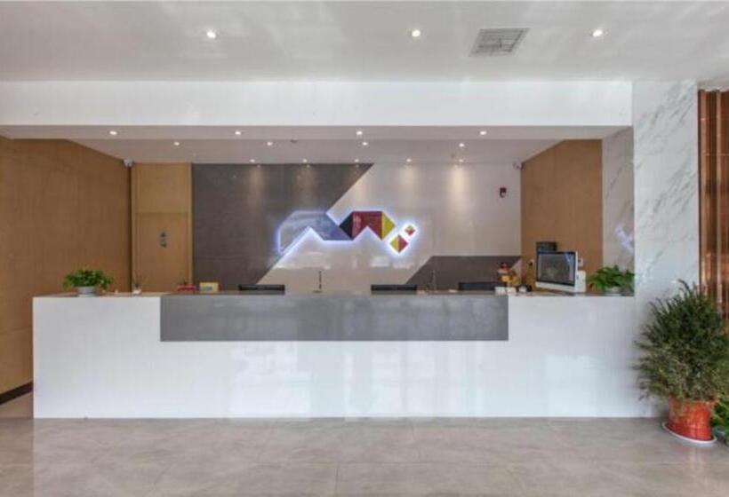 Borrman Hotel Wuhan Yangluo Metro Station Shenshuigang