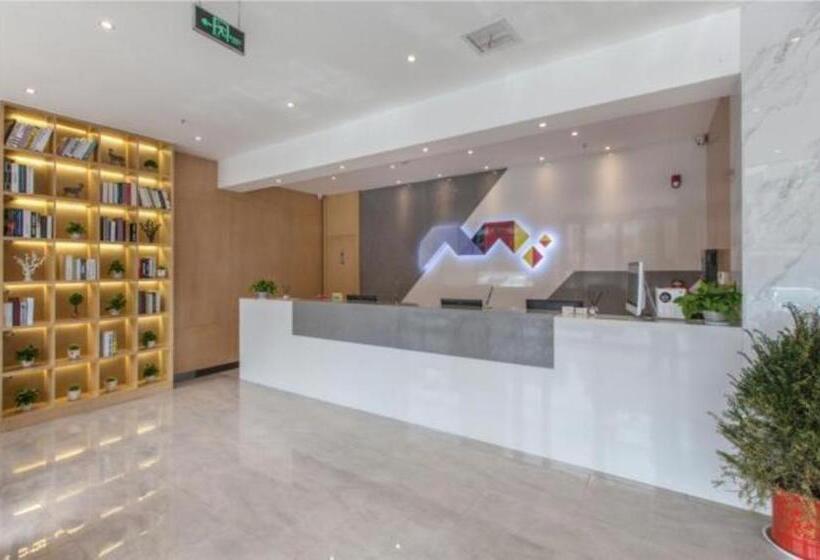 Borrman Hotel Wuhan Yangluo Metro Station Shenshuigang