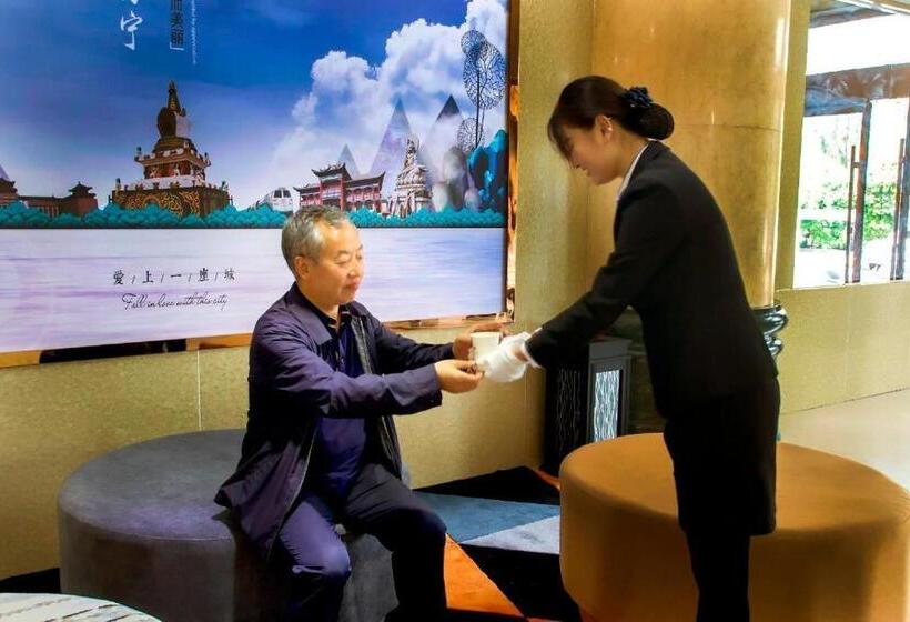 Chonpines Hotels·xining Qingzang Building