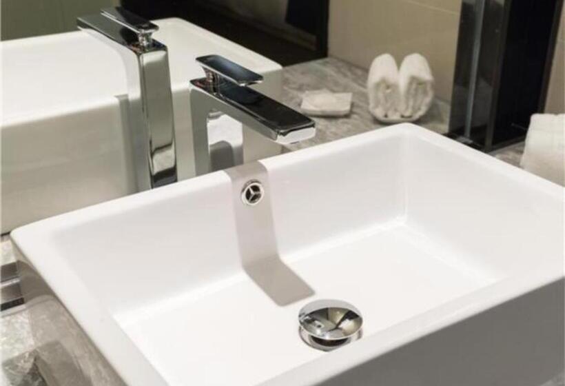 Echarm Hotel Yingshang High Speed Railway Station Wuzhou Wanhui Plaza