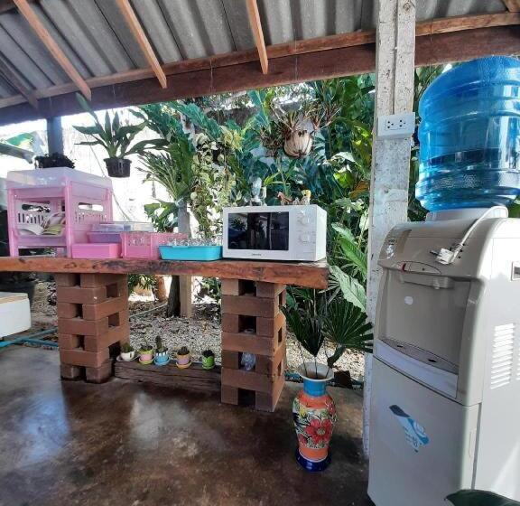 בית מלון כפרי Banaunirukchiangrai