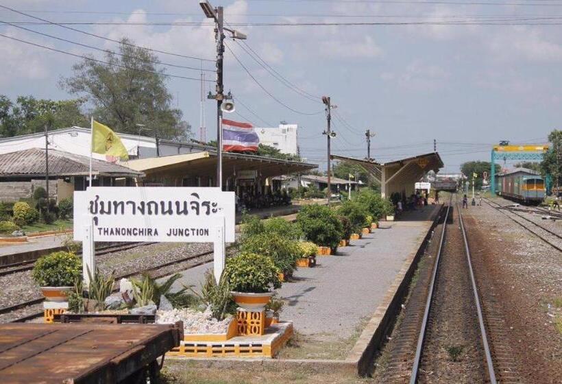 فندق Chainarong Road