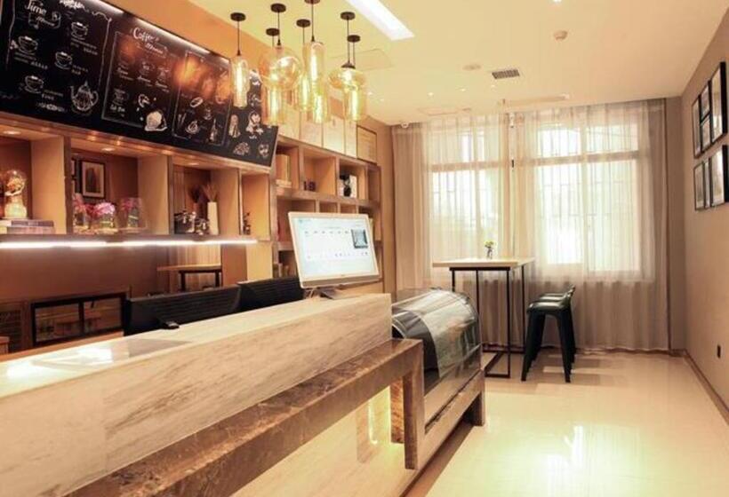 호텔 City Comfort Inn Changsha Yuelu Mountain Orange Island Head