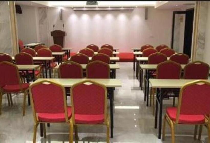 Отель City Comfort Inn Luohe Railway Station Jiefang Road