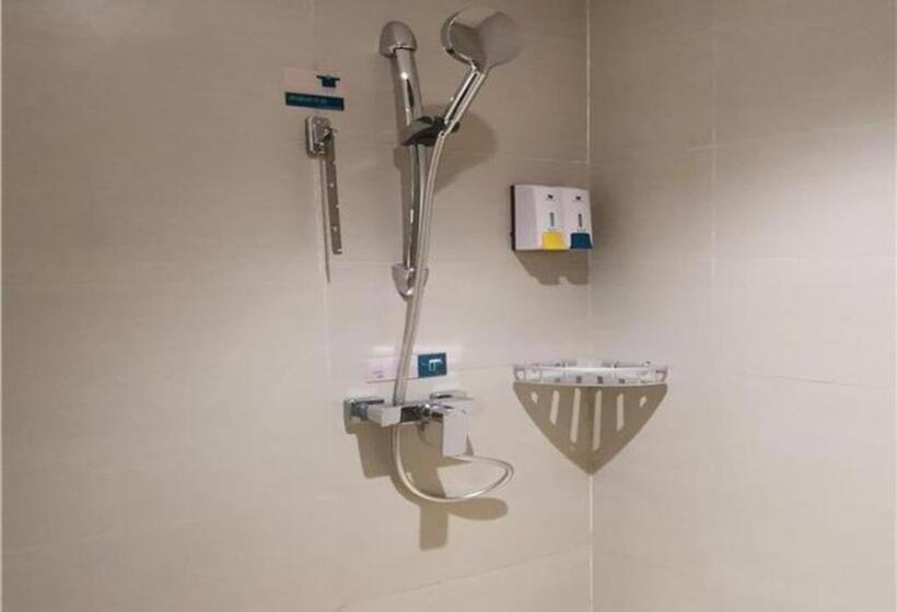 Отель City Comfort Inn Maoming Huazhou Railway Station