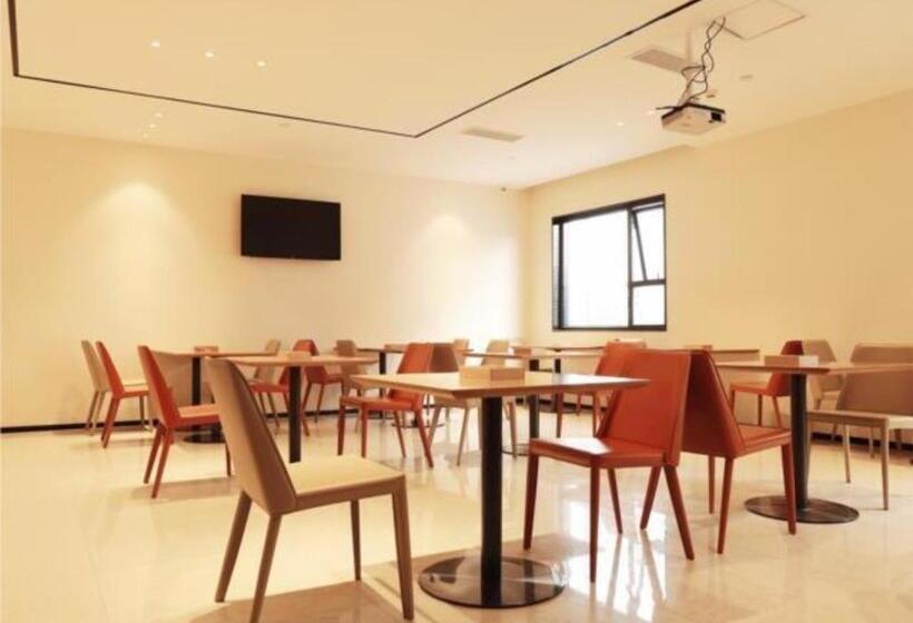 فندق City Comfort Inn Wuzhou High Speed Railway Station Canghai Lake Park