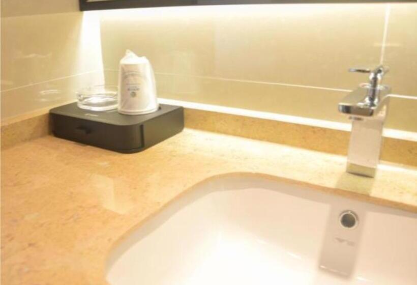 Отель City Comfort Inn Yangjiang Hailingdao Dajiaowan