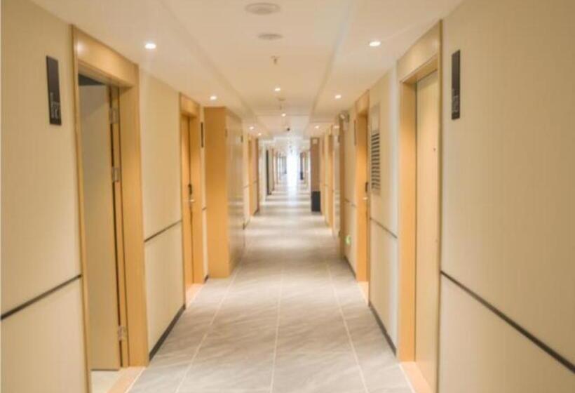 Отель City Comfort Inn Yangjiang Hailingdao Dajiaowan