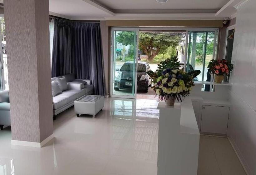 בית מלון כפרי Crystal Place Prathai