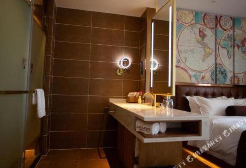 Отель James Joyce Coffetel Qingdao Oriental Cinema Chaoyangshan Metro Station