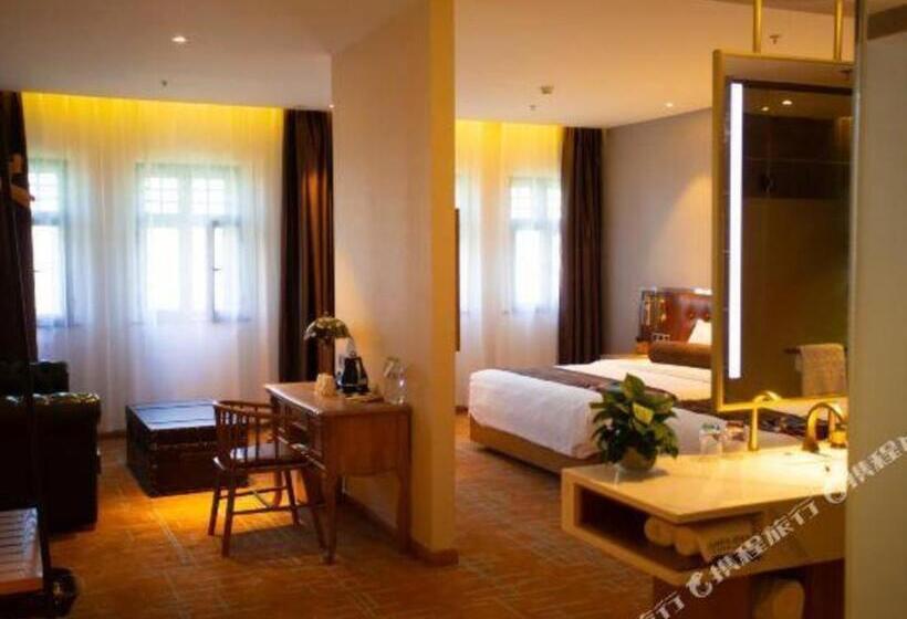 Отель James Joyce Coffetel Qingdao Oriental Cinema Chaoyangshan Metro Station