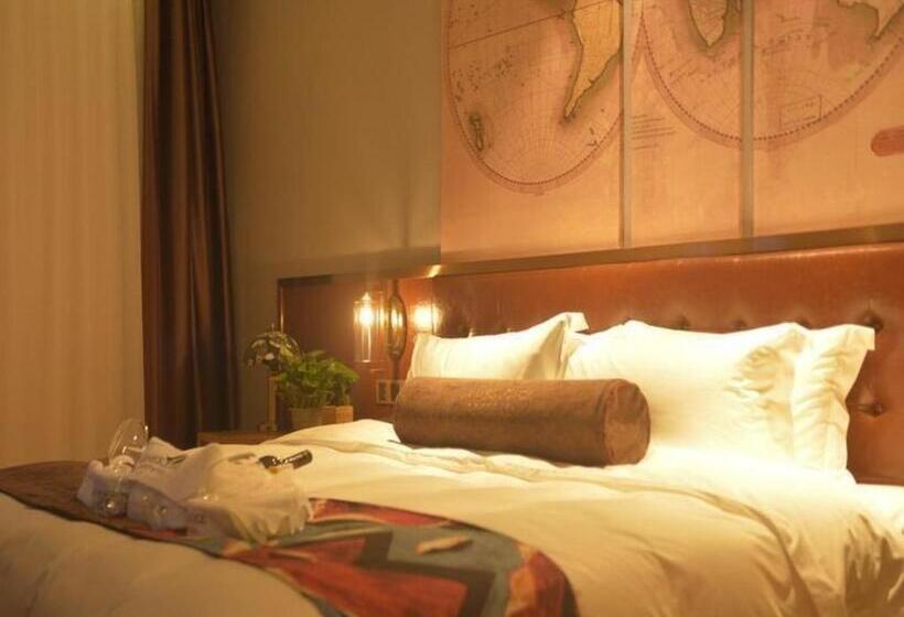 Отель James Joyce Coffetel Qingdao Oriental Cinema Chaoyangshan Metro Station