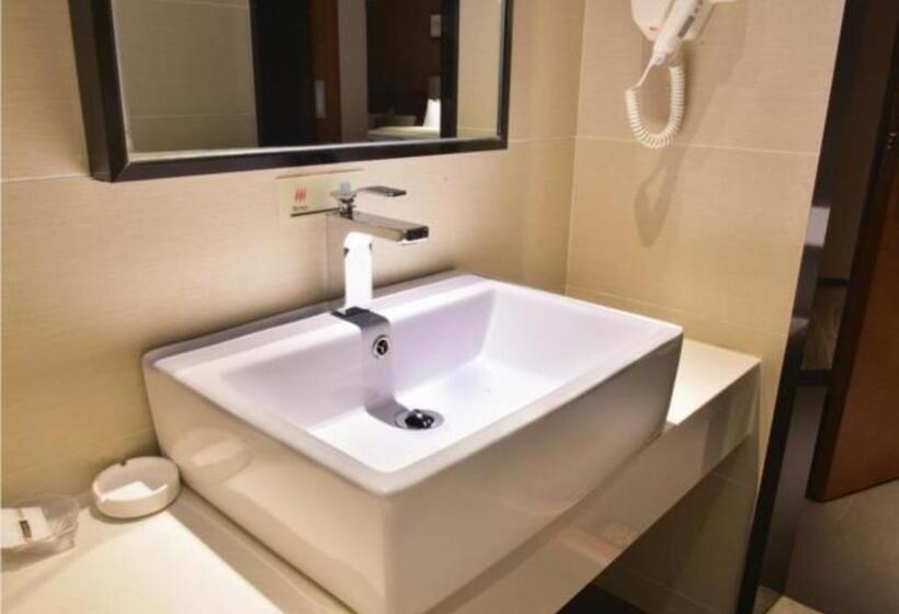 ホテル Jtour Inn Xianning Chongyang Taoxi Avenue