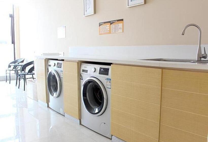 בית מלון כפרי Jtour Inn Yizhou Hechi College Pedestrian Street