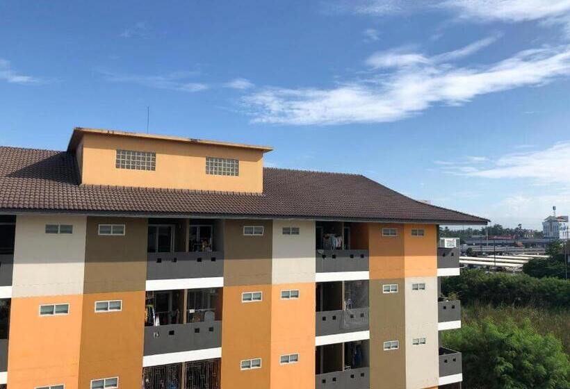 בית מלון כפרי New Home Nakhon Chai Si