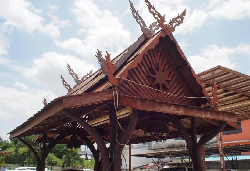 בית מלון כפרי New Home Nakhon Chai Si