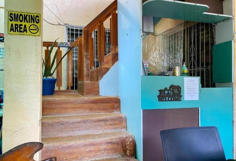 בית מלון כפרי Reddoorz @ Bunakidz Lodge El Nido Palawan