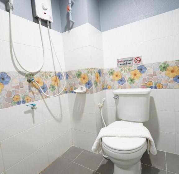 Отель Roomquest Prachin Buri Rojana