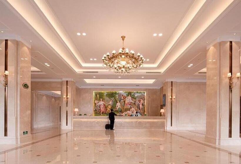 فندق Vienna International