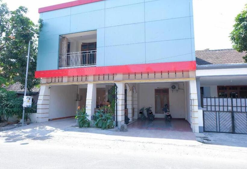 בית מלון כפרי Welirang Syariah