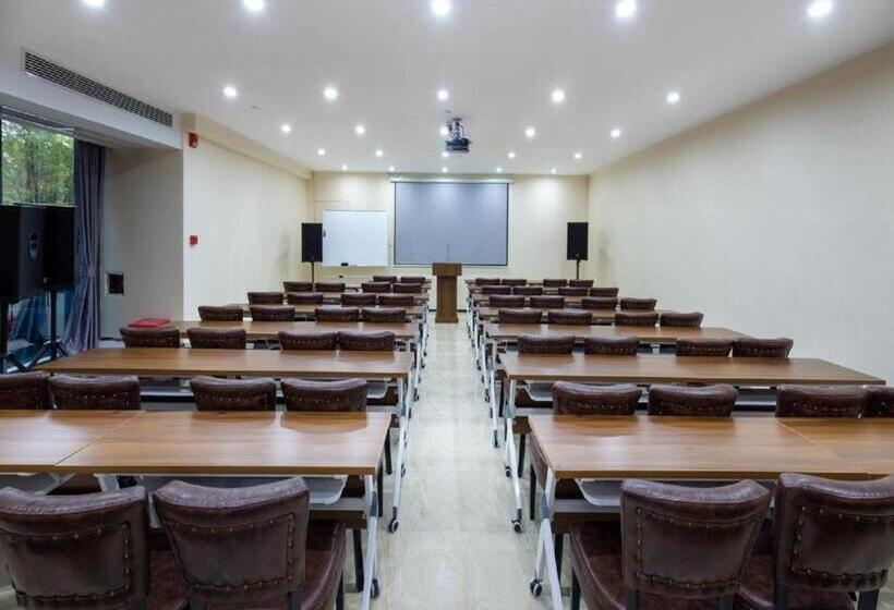 Отель Zmax Qingyuan Guangqing Railway Station