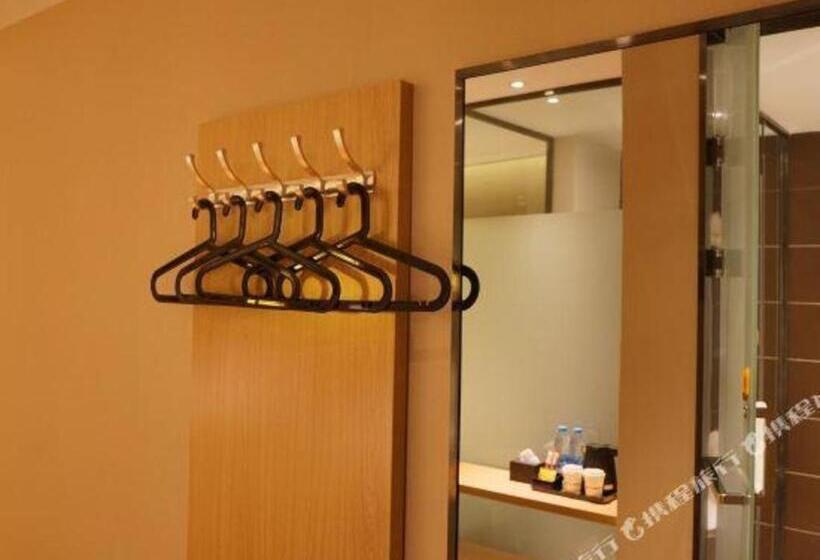 Iu Hotel·jiayuguan People S Shopping Mall