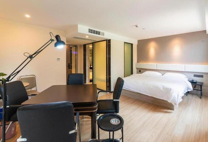 Iu Hotels· Wuhan Hanyang Avenue Huangjinkou Metro Station