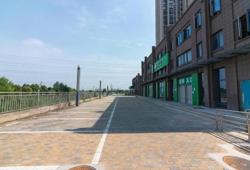 Iu Hotels· Wuhan Hanyang Avenue Huangjinkou Metro Station
